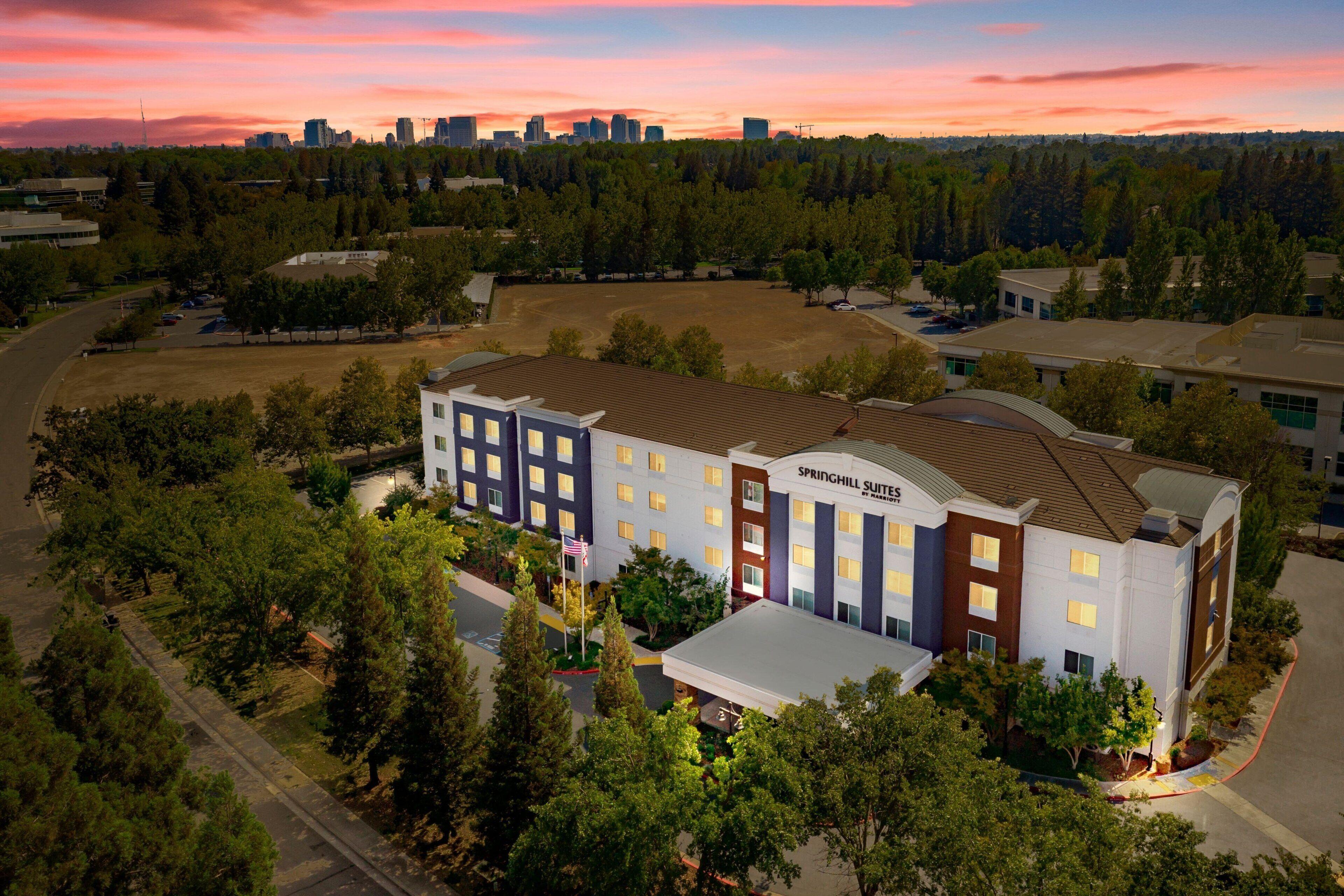 4 Smart Business Hotels Near SAFE Credit Union Convention Center