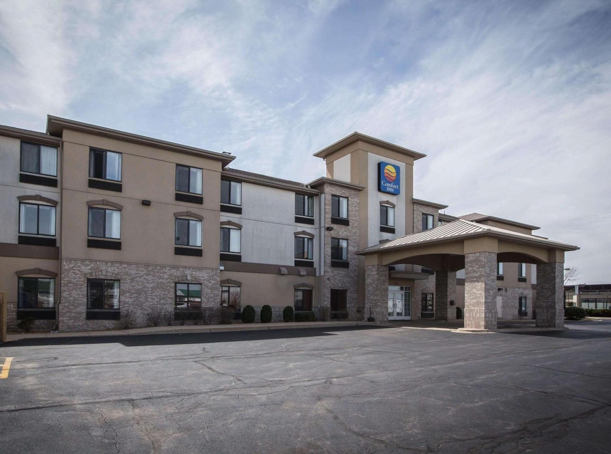 15 Two-Star Hotels in Lake Michigan That Deliver Real Value