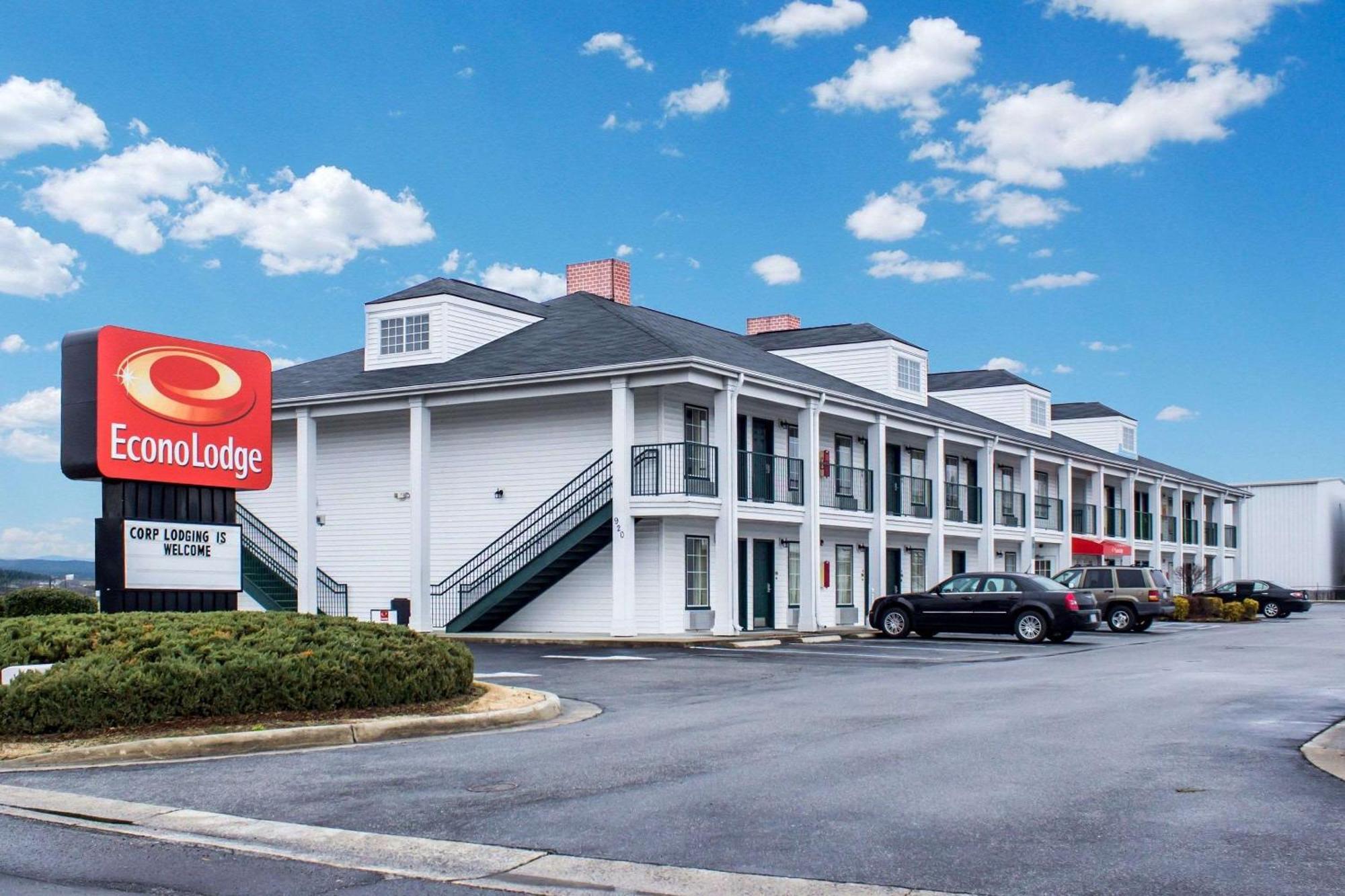 4 Airport-Convenient Hotels Close to Shaw University Greenville