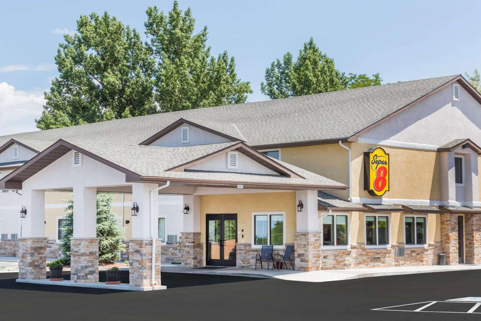 5 Airport Hotels Near Montrose Botanic Gardens Worth Booking