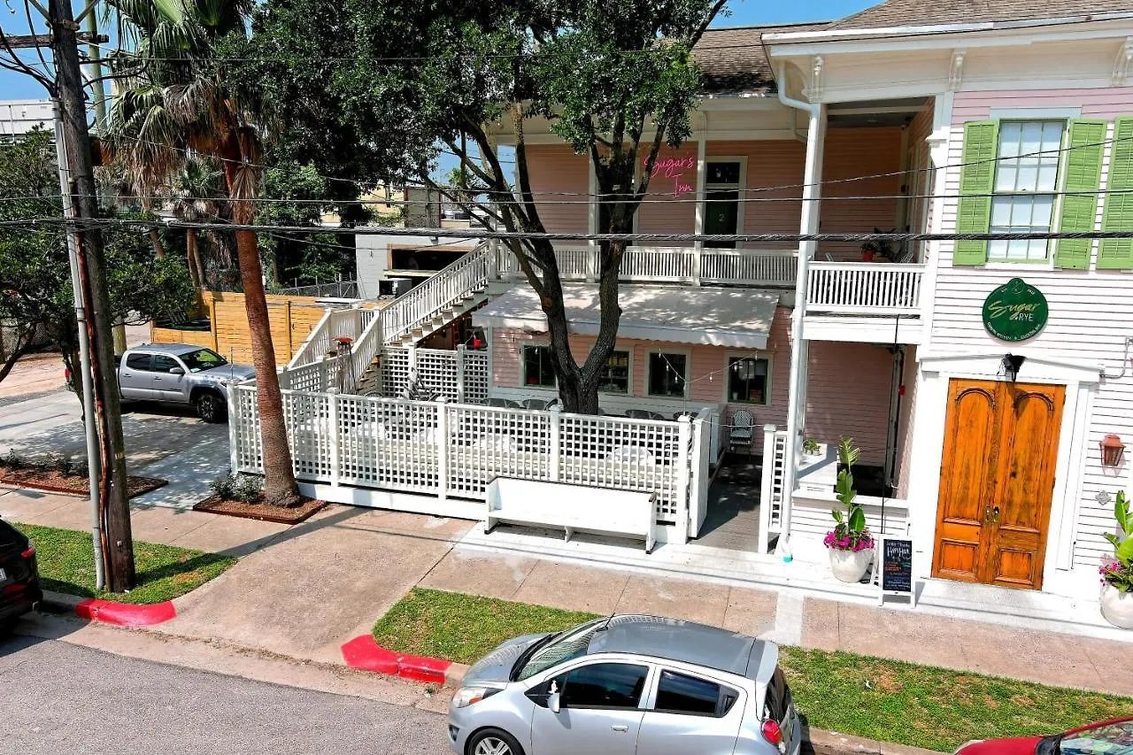 4 Central Galveston Hotels Close to Bishop's Palace