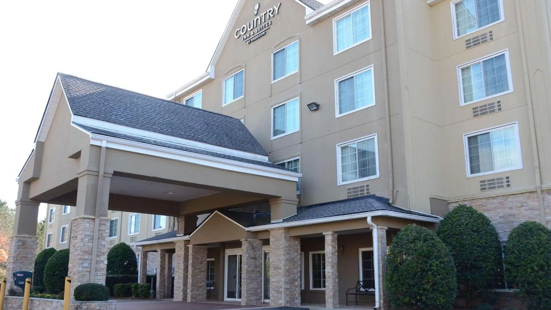 Where to Stay in Atlanta Metro: 5 Best Country Inn & Suites Hotels