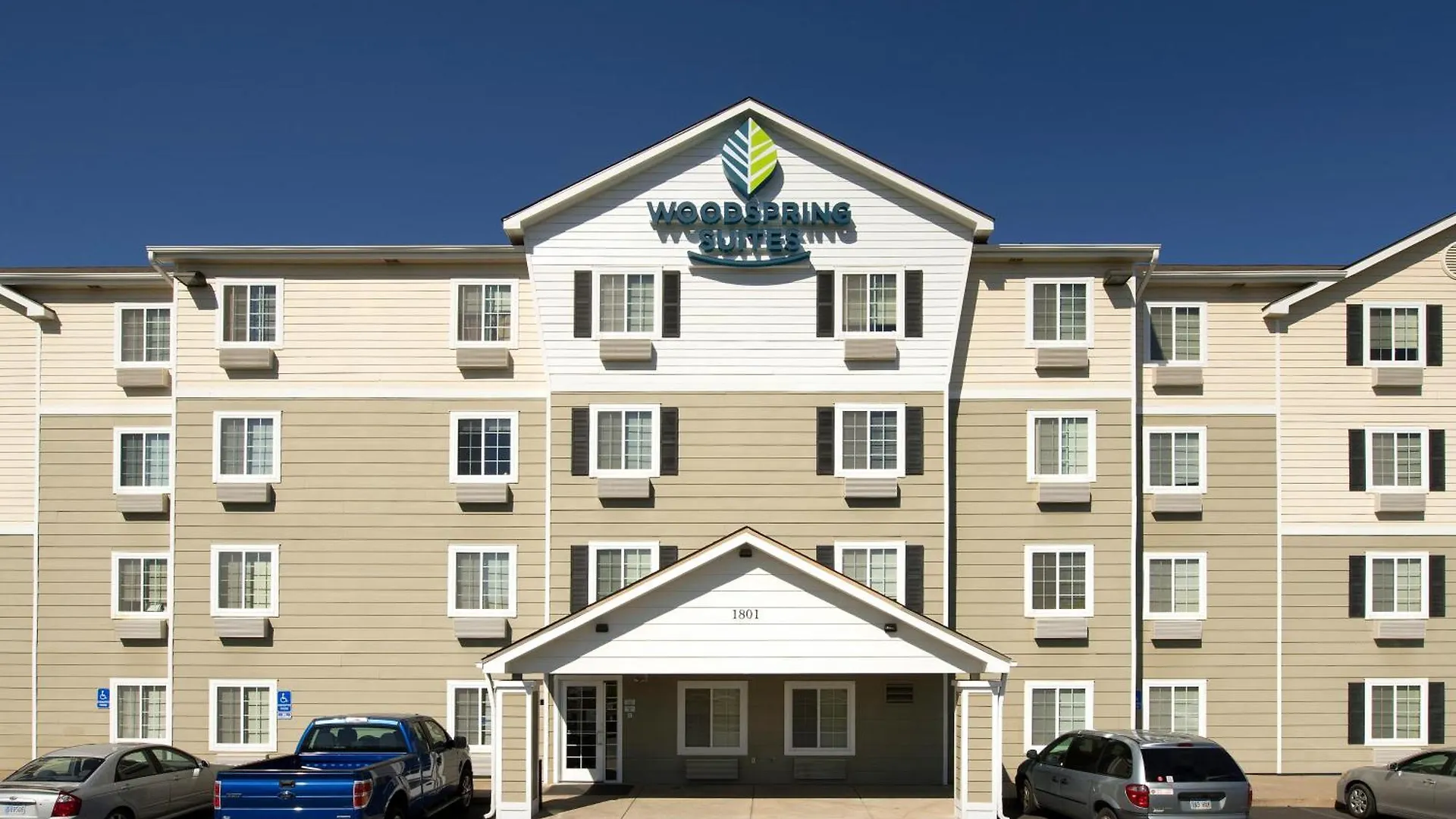 4 Hotels Near Indian Hills Shopping Center for a Smart Topeka Stay