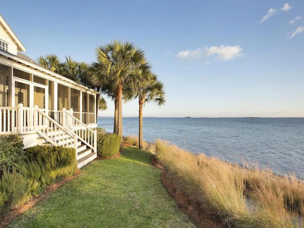 4 Villa Hotels Close to Sullivan's Island Worth Booking