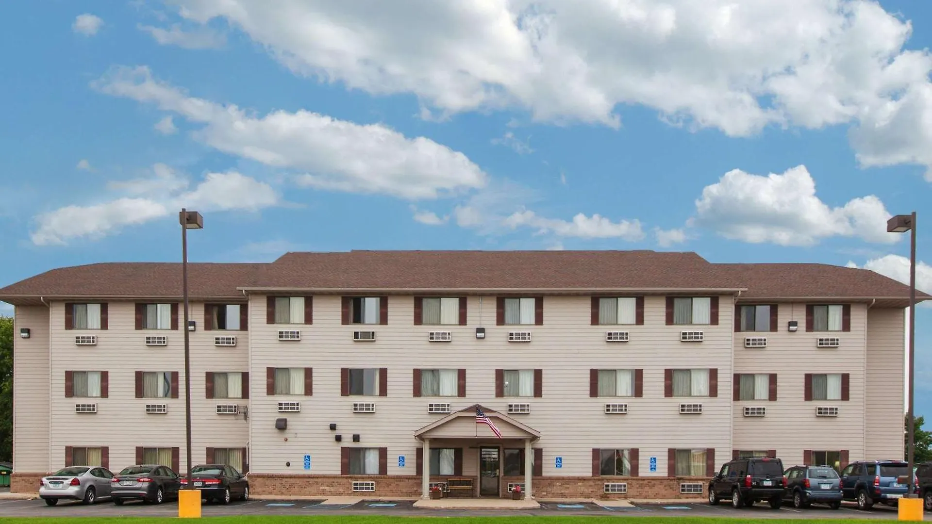 5 Top-Rated Waterfront & Beach Hotels in Iowa