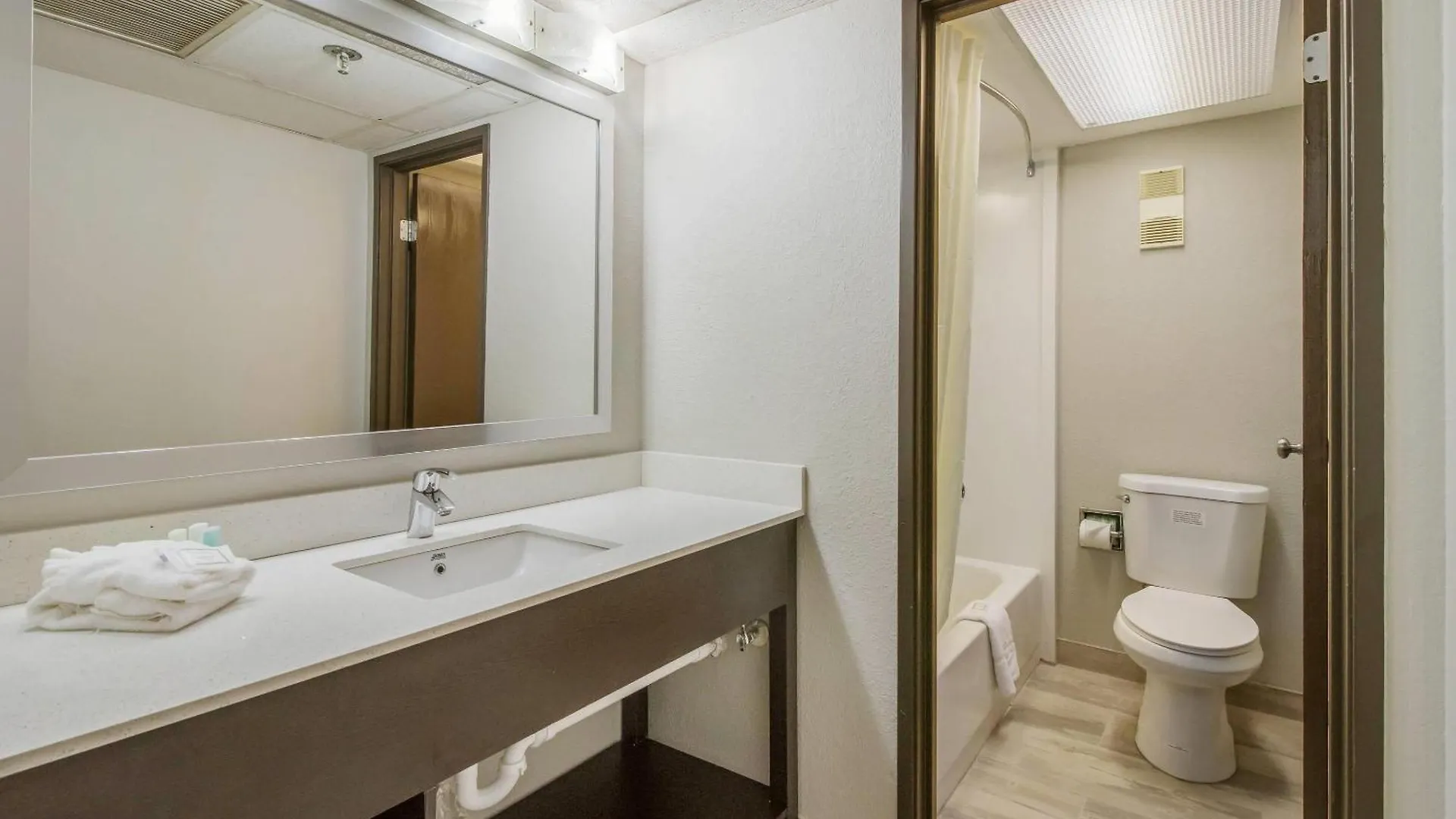 7 Top-Rated Airport Hotels In Tennessee